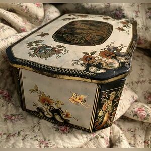 Vintage Chinoiserie Tin Box